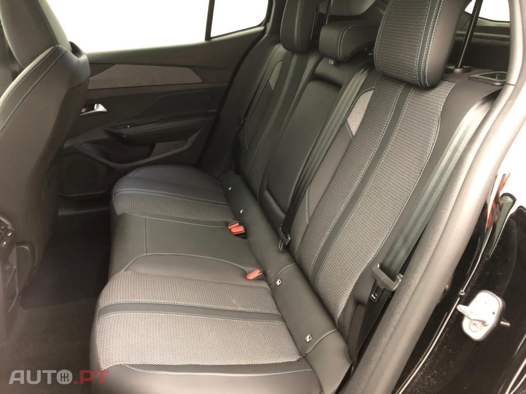 Peugeot 408 Hybrid Allure e-DCS6