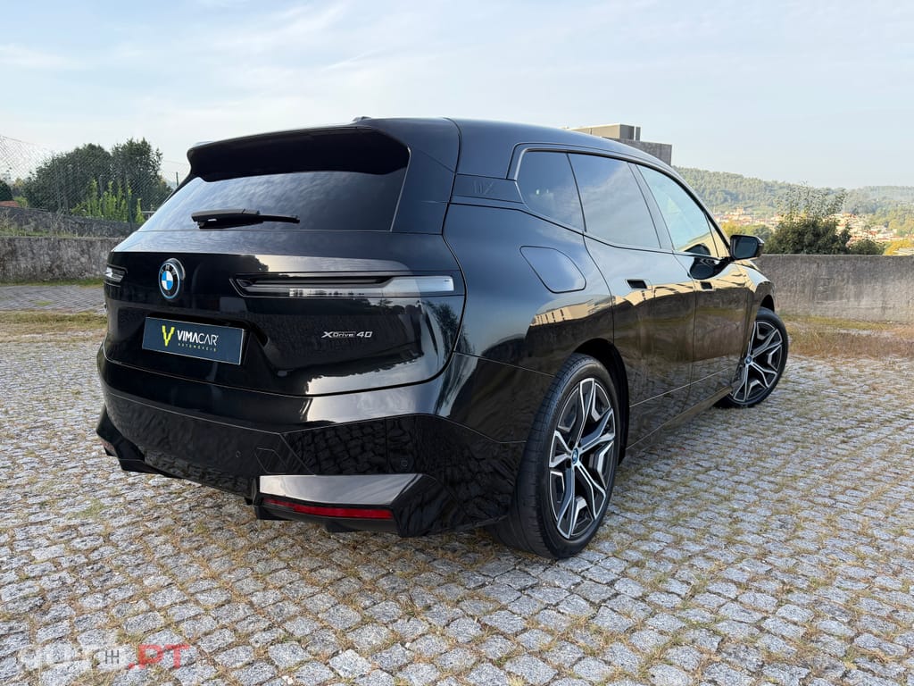 BMW iX xDrive 40 Pack Desportivo