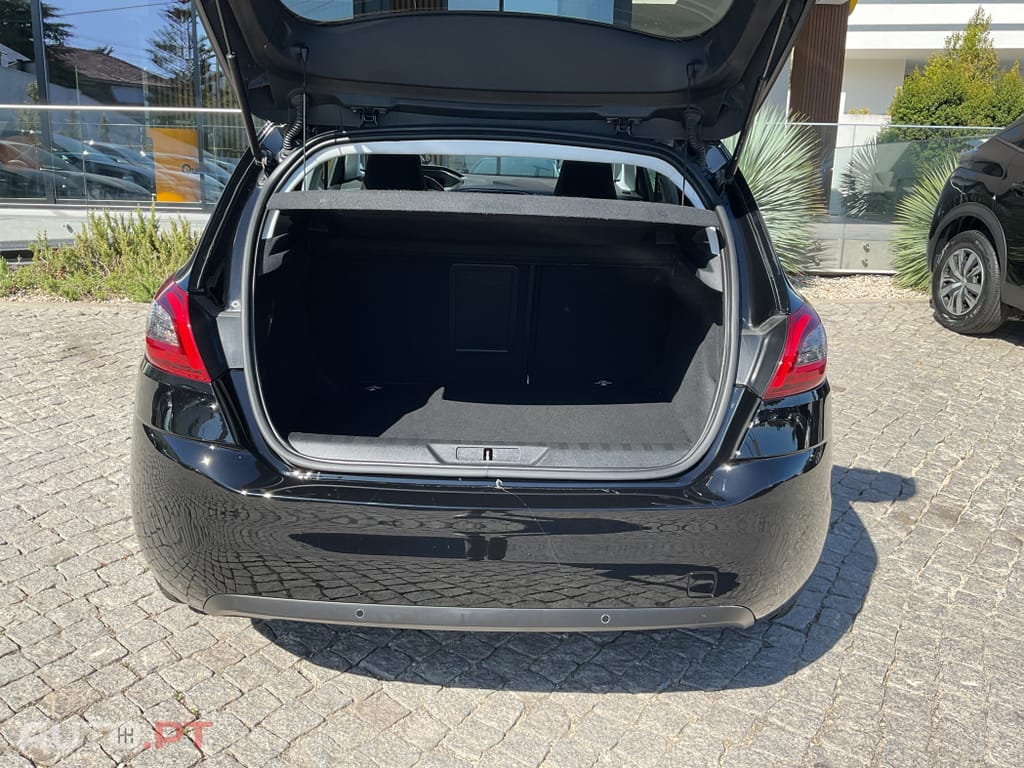 Peugeot 308 1.2 PureTech Allure EAT8