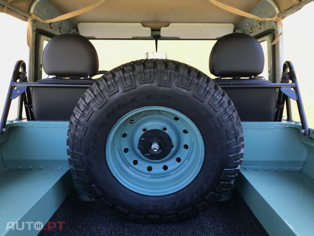 Land Rover Defender TD4 PUMA HERITAGE