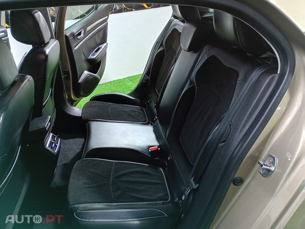 Renault Clio Outro
