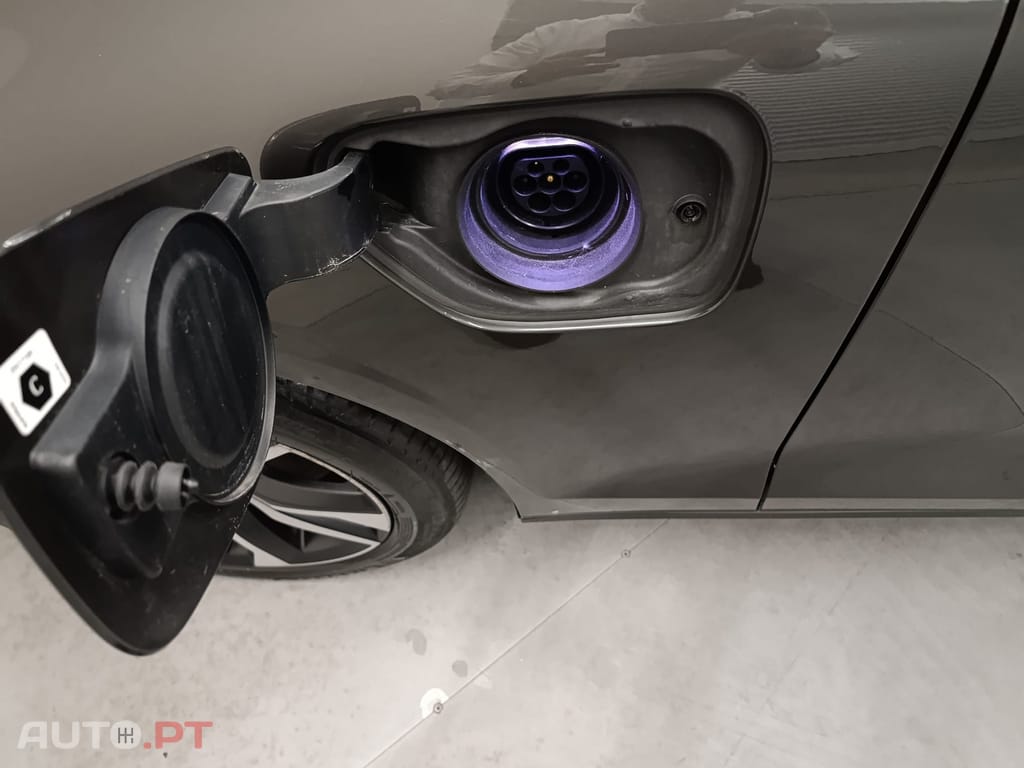 Volvo V60 2.0 T6 AWD R-Design Expression Plug-in