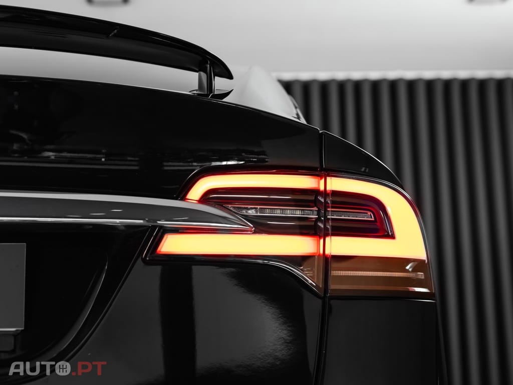 Tesla Model X 75D
