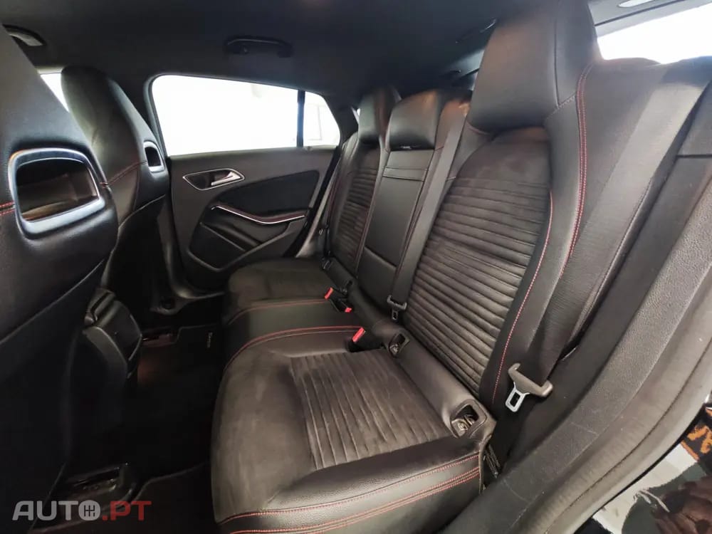 Mercedes-Benz CLA 180 7G-DCT AMG Line