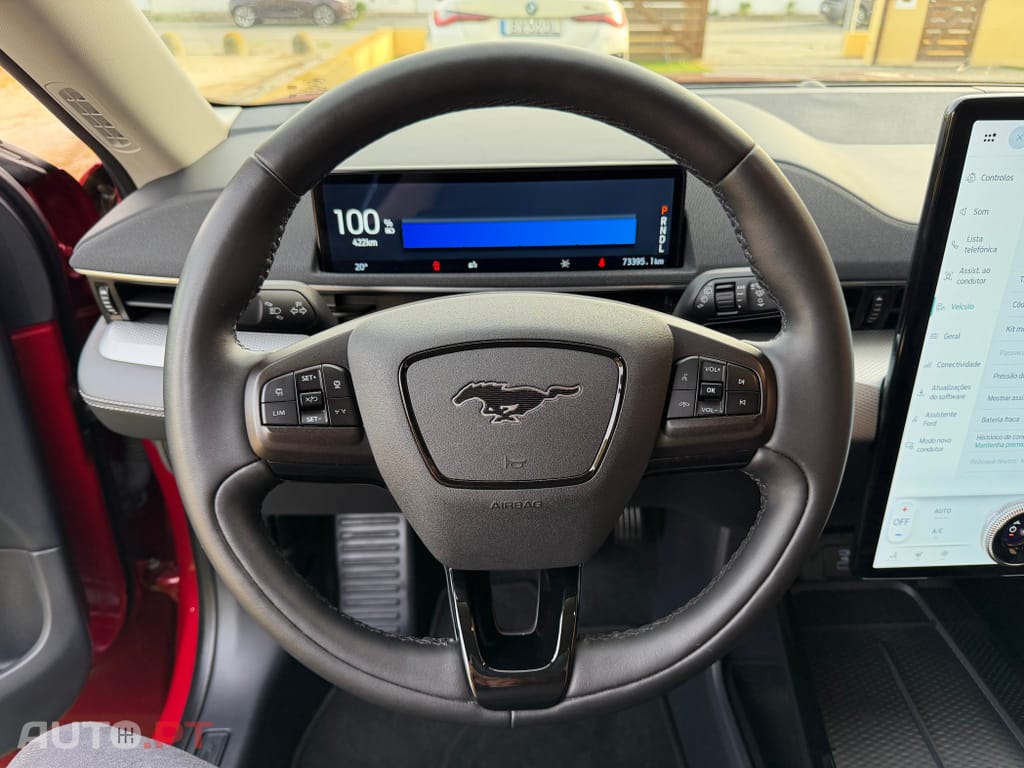 Ford Mustang Mach-E Standard • 75,7 kWh • 294 CV