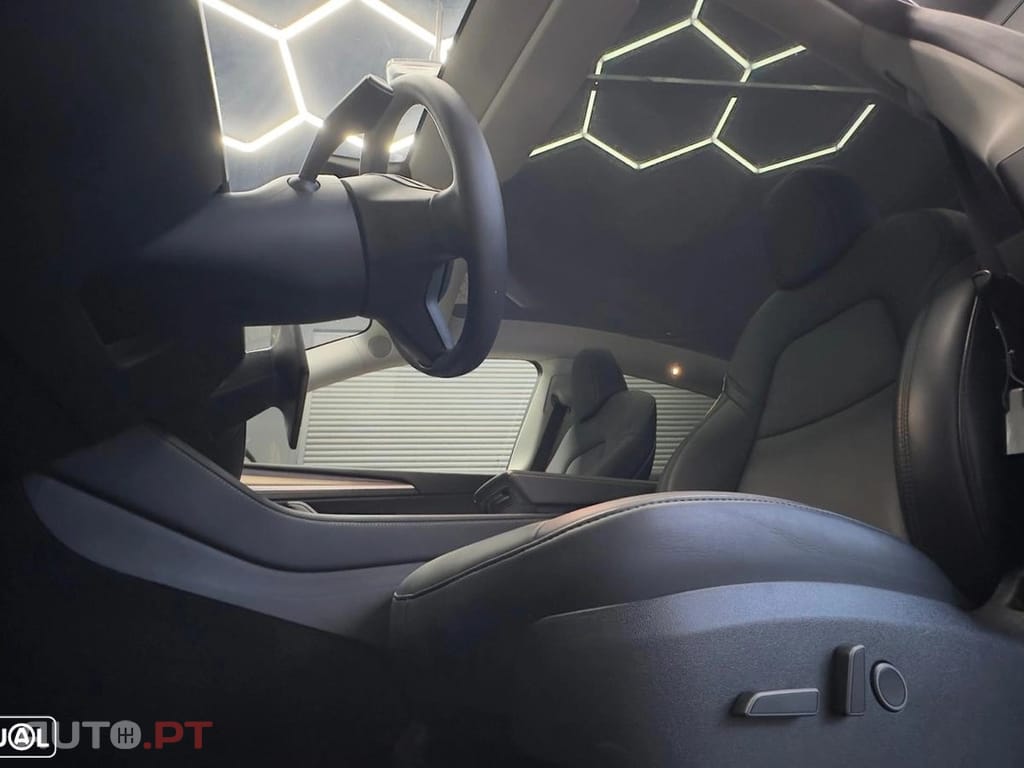 Tesla Model Y Long Range Tração Integral