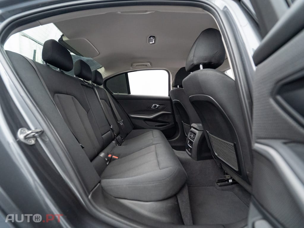 BMW 330 e Auto