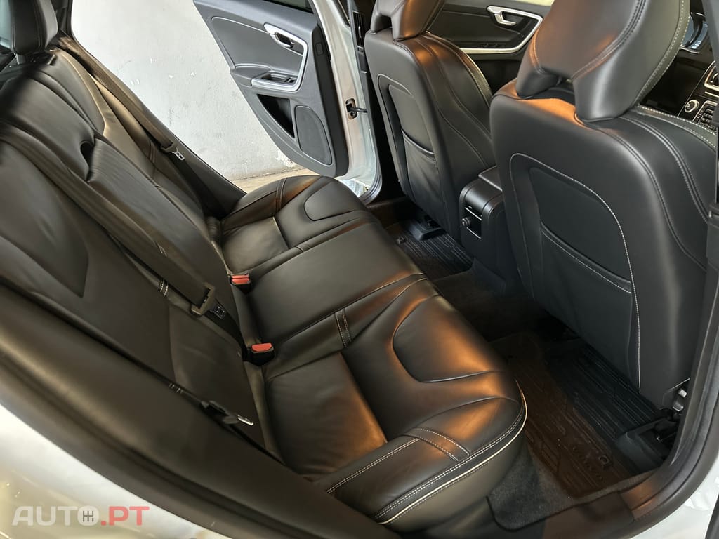 Volvo V60 R-Design D6 PLUG IN