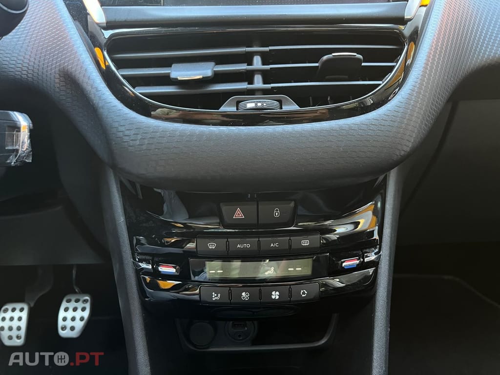 Peugeot 208  1.2 e-THP Féline