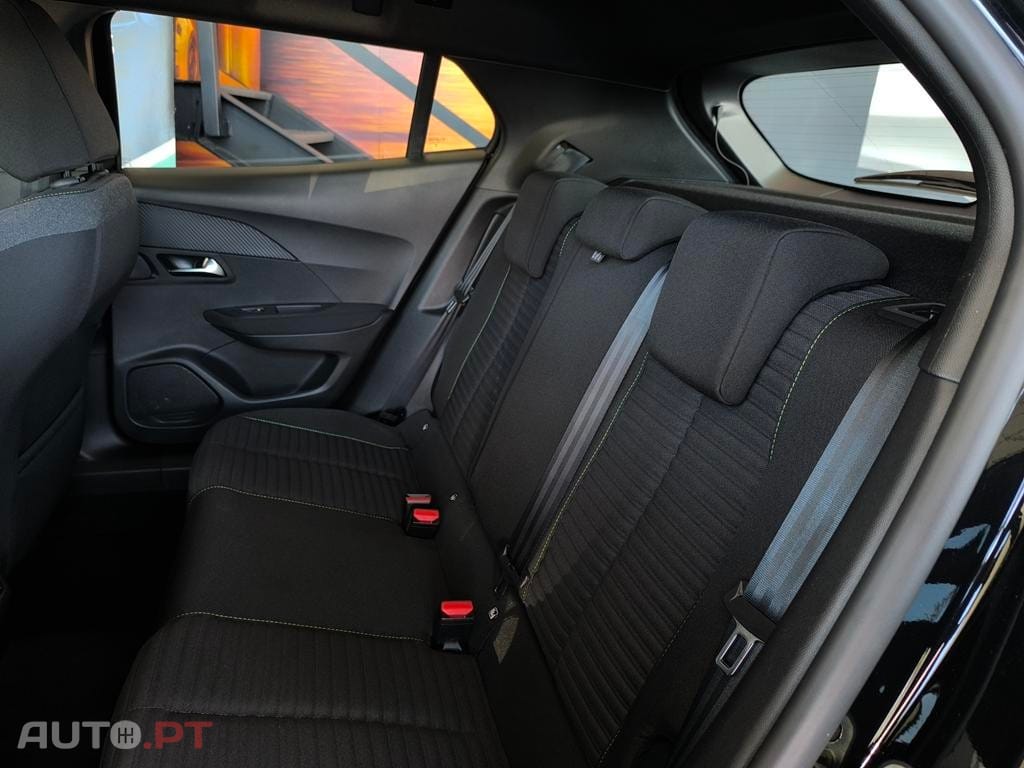 Peugeot E-2008 54 kWh Active