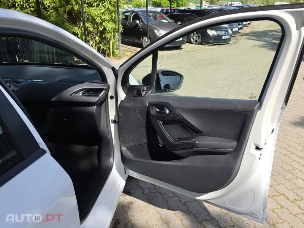 Peugeot 208 1.4 HDi