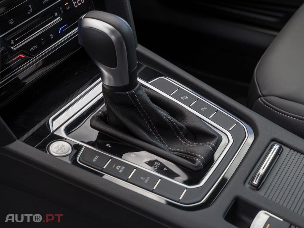 Volkswagen Arteon I.V.A DEDUTIVEL eHybrid R-LINE 