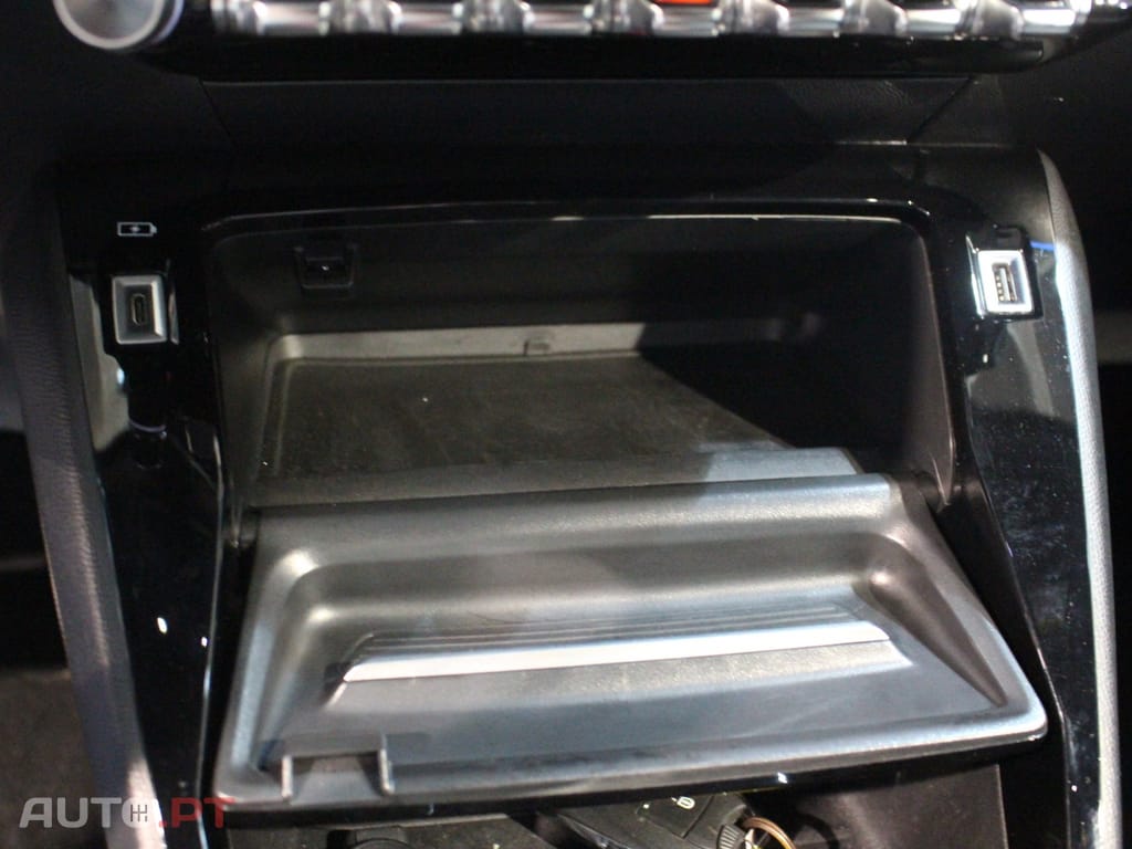 Peugeot 2008 1.2 PureTech GT EAT8