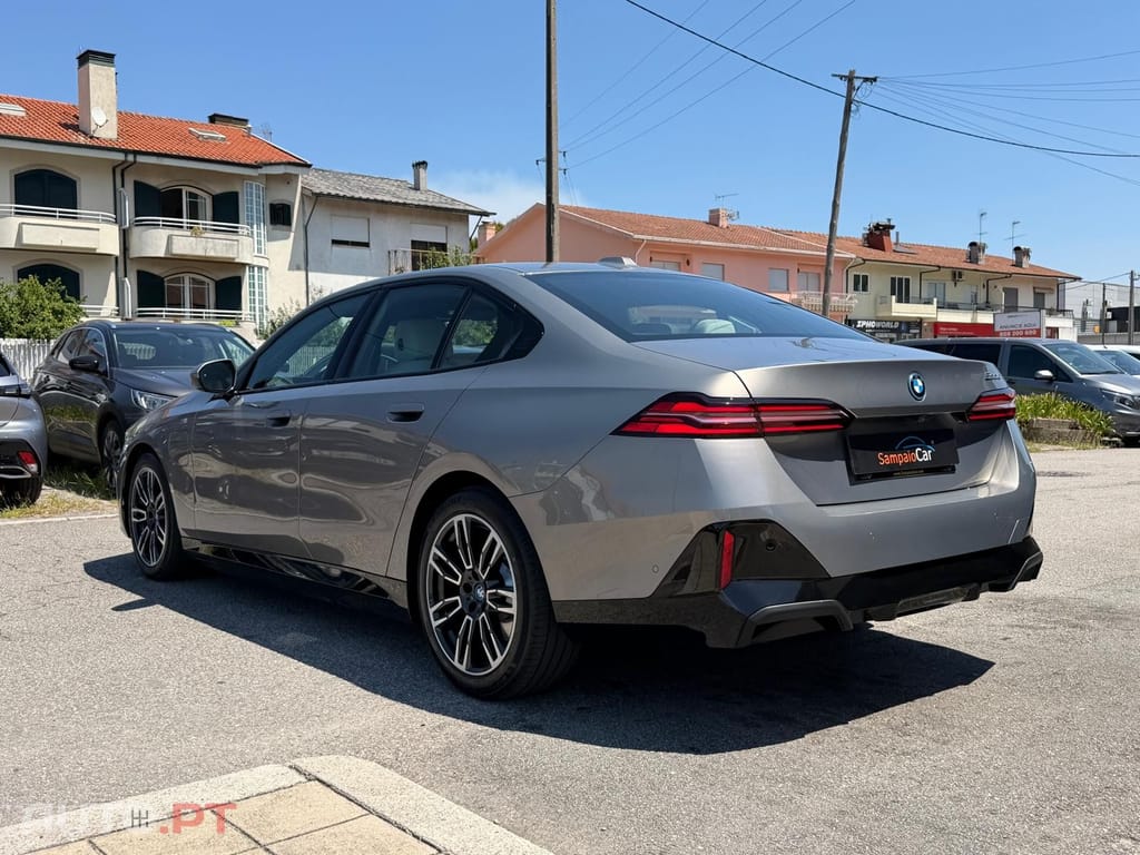 BMW 530 e Pack Desportivo M Pro