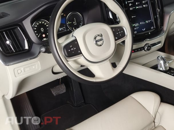 Volvo XC60 2.0 T8 PHEV Momentum Plus AWD