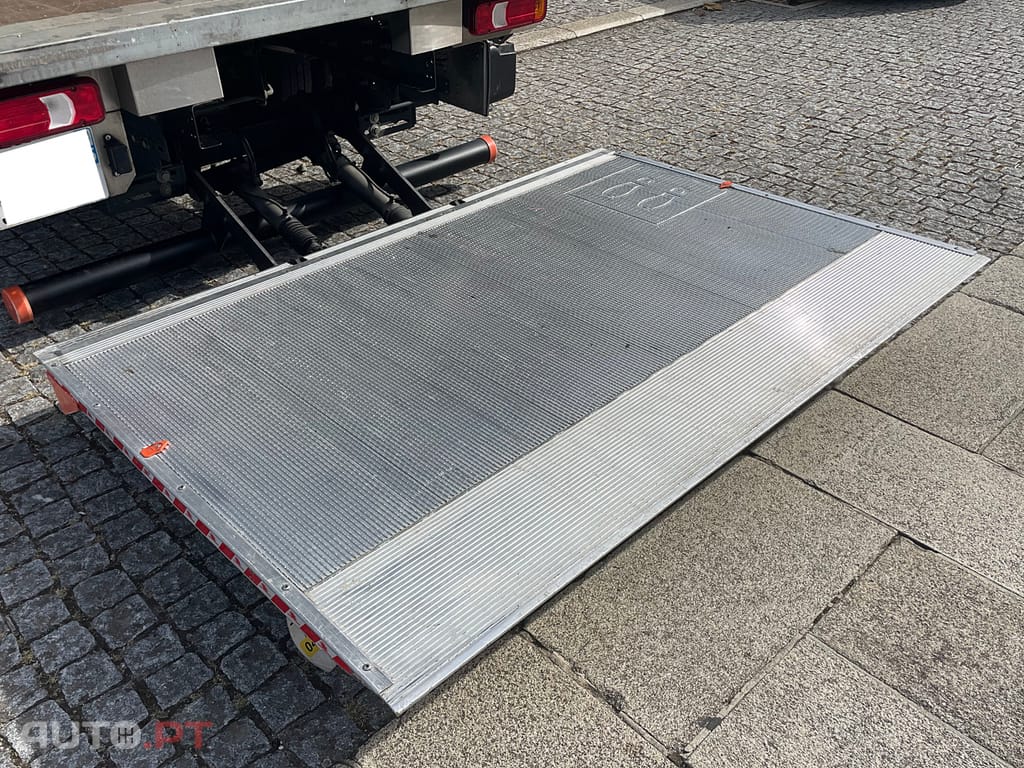 Iveco Daily 3.0D 35C16 Contentor + Plataforma Elevatória