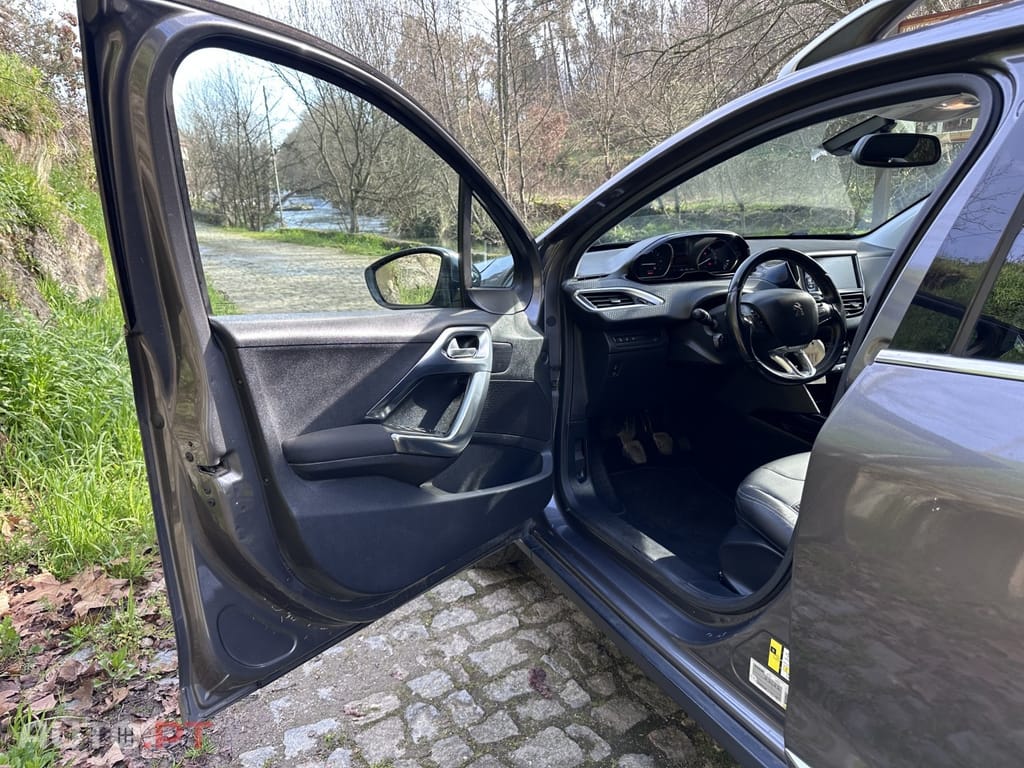 Peugeot 2008 PureTech 100 Allure
