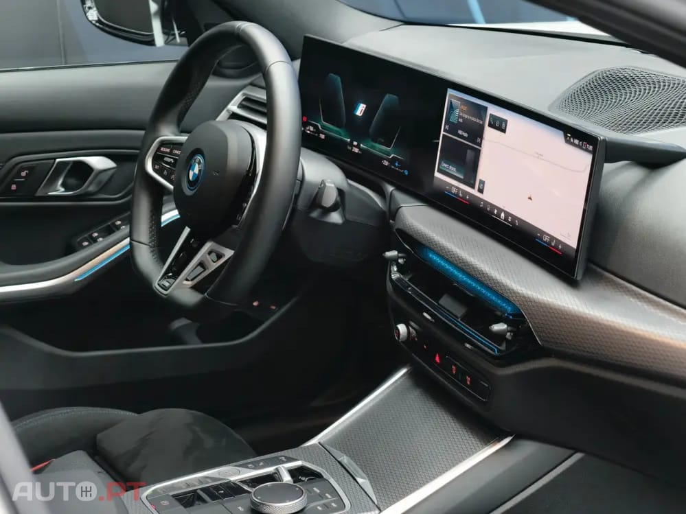 BMW 330 e Pack Desportivo M Pro Auto