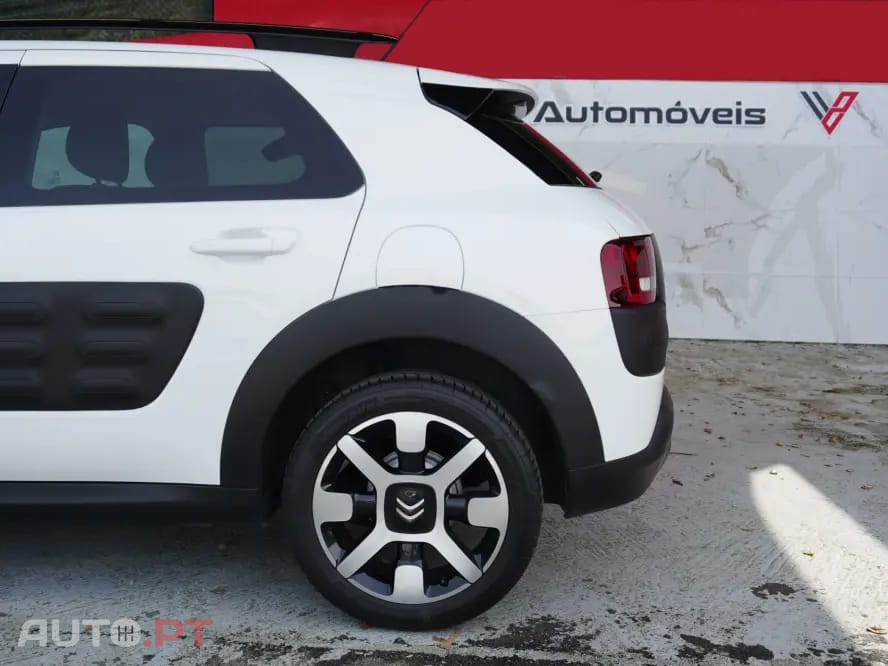 Citroen C4 Cactus 1.6 BlueHDi Shine