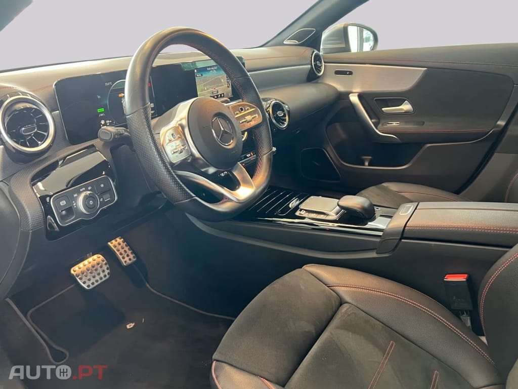 Mercedes-Benz CLA 250 I.V.A DEDUTÍVEL e SB AMG