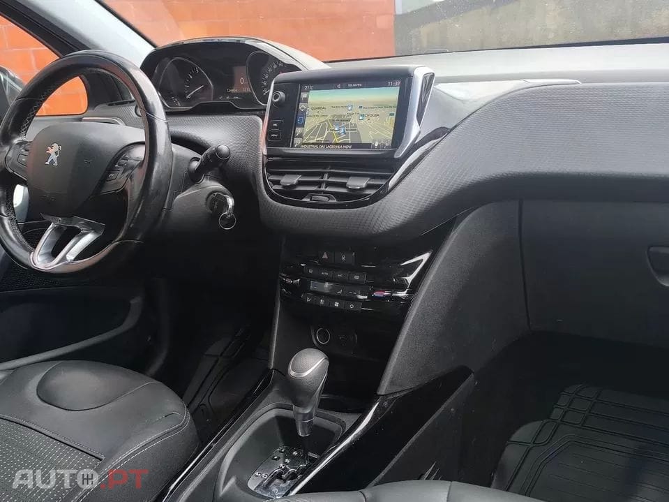 Peugeot 2008 1.2 PureTech Allure EAT6