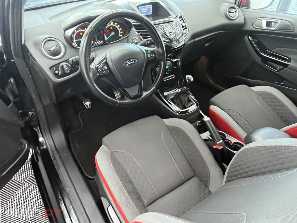 Ford Fiesta 1.0 T EcoBoost STLine Black&RED