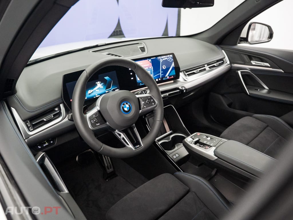 BMW iX1 eDrive20 Pack Desportivo M Pro