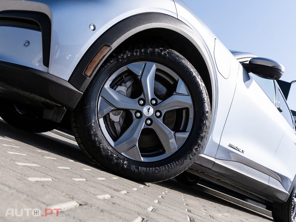 Ford Mustang Mach-E Alargada