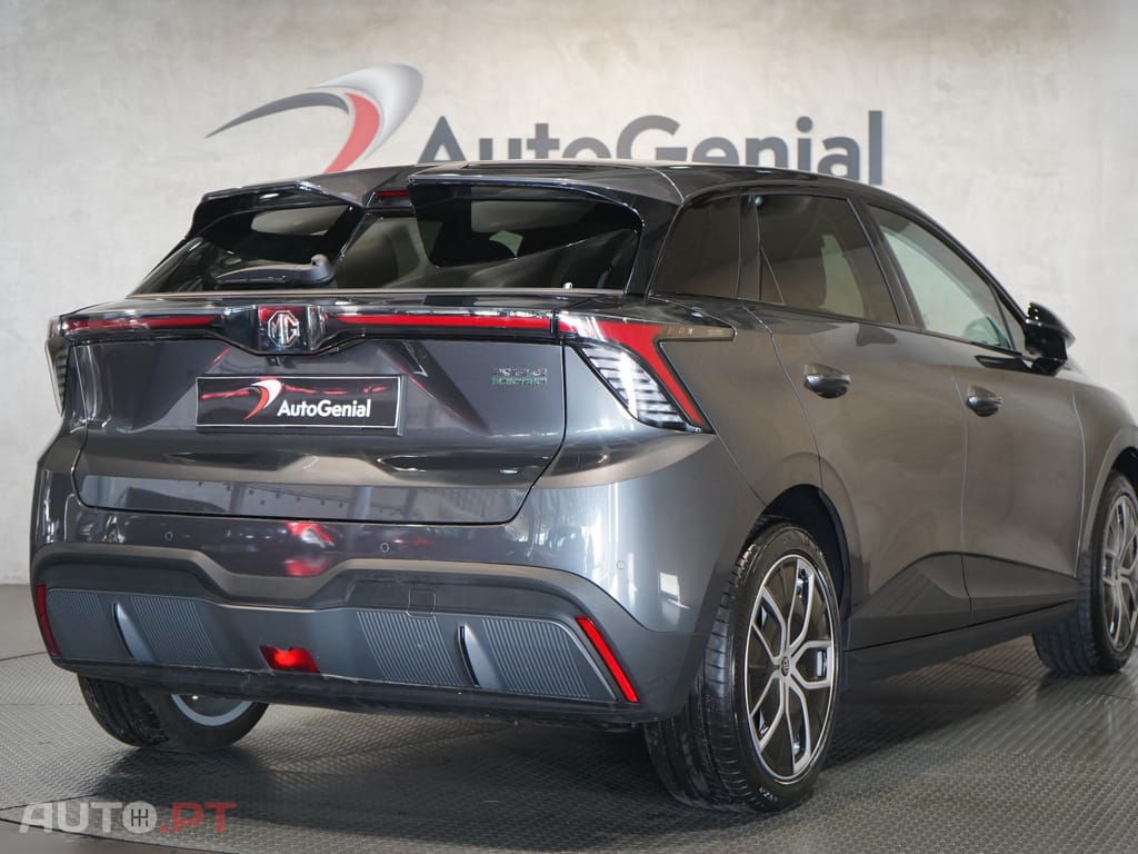 MG MG4 64 kWh Luxury