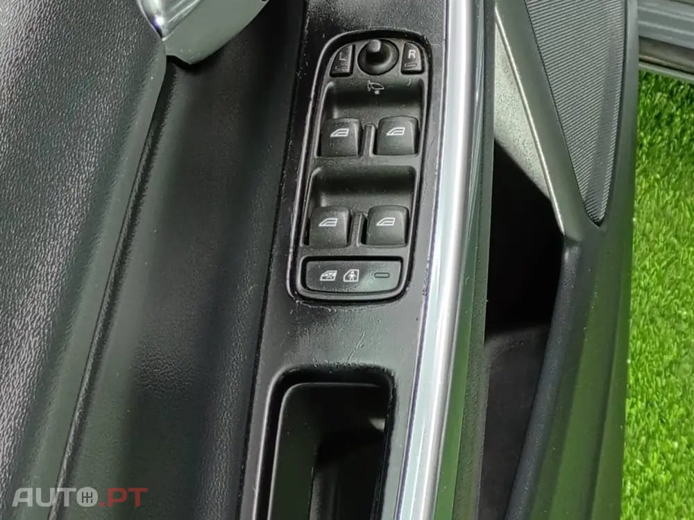 Volvo V60 2.0 D2 R-Design Momentum