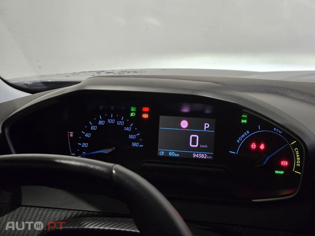 Peugeot E-2008 50 kWh Active Pack