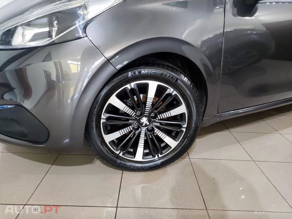 Peugeot 208 1.2 PureTech Signature