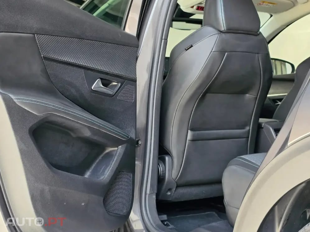 Peugeot 3008 1.6 Hybrid Allure e-EAT8