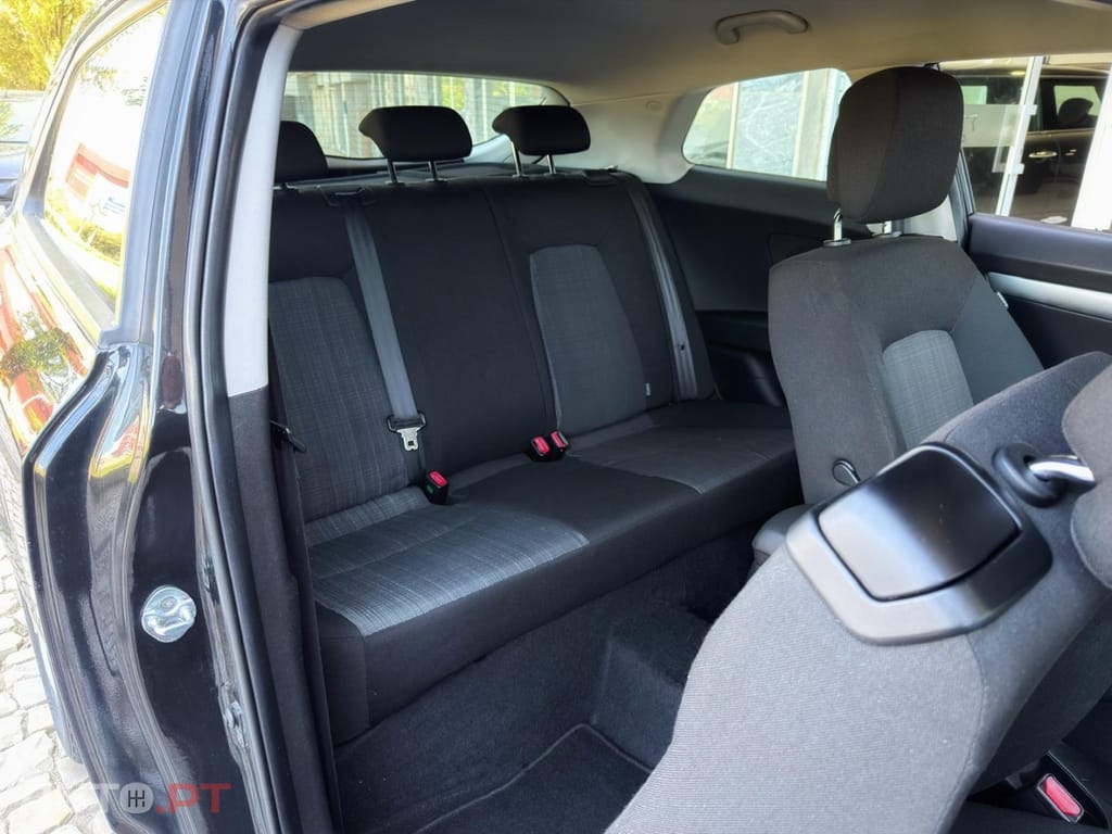 Kia Ceed S Coupé 1.4 CVVT EX ISG