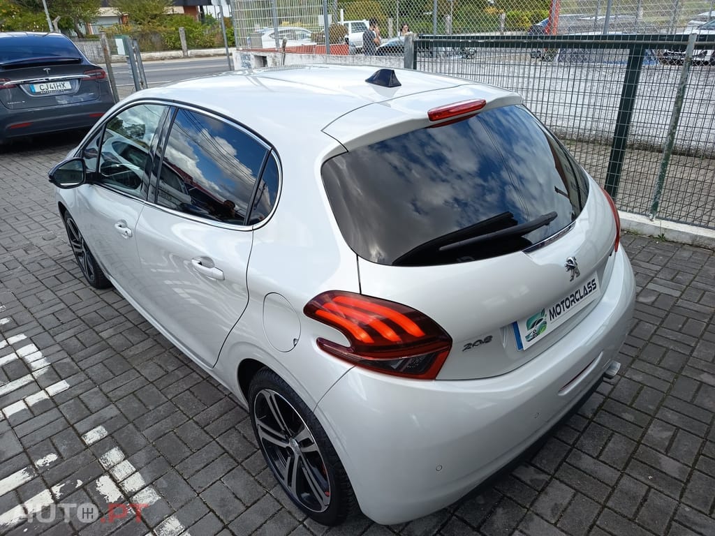 Peugeot 208 1.2 PureTech GT Line