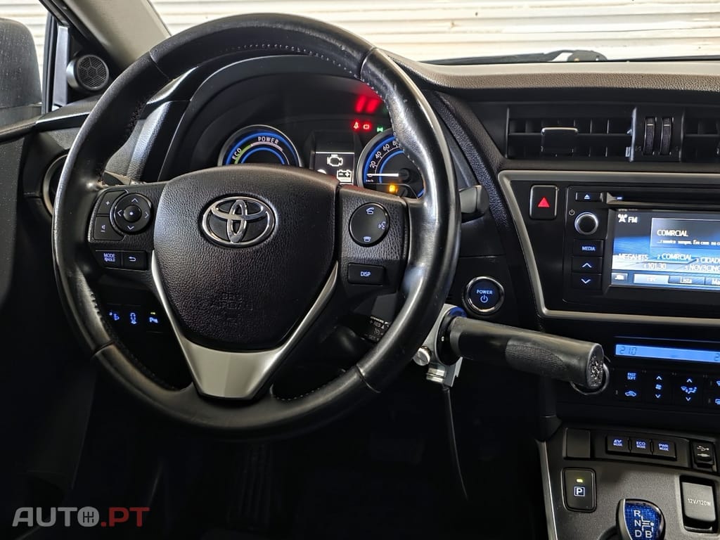 Toyota Auris Touring Sports 1.8 HSD Exclusive - Adaptada A Pessoas Com Mobilidade Reduzida