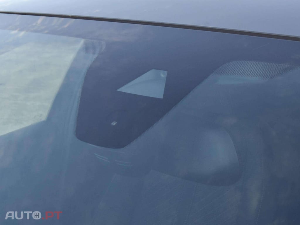 Peugeot 208 1.2 Hybrid Allure e-DCS6