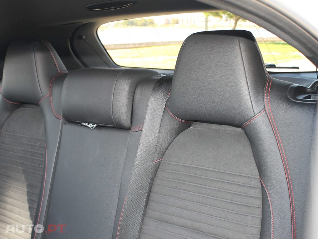 Mercedes-Benz A 200 A200d AMG