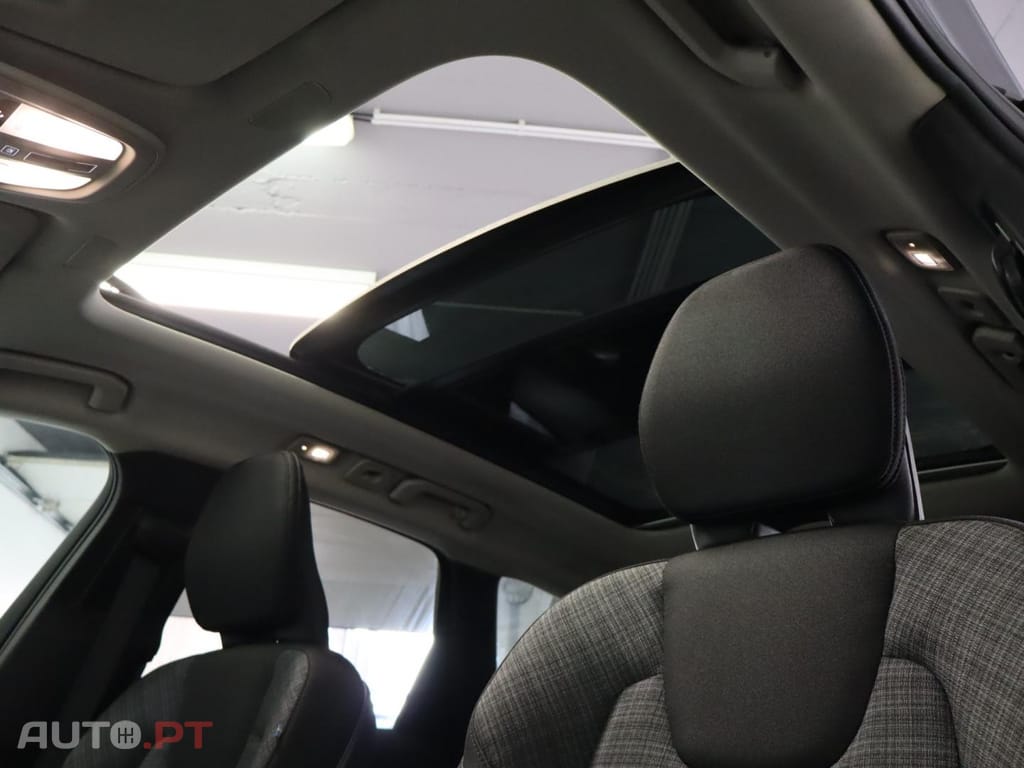 Volvo XC60 2.0 T6  AWD PHEV Core Auto