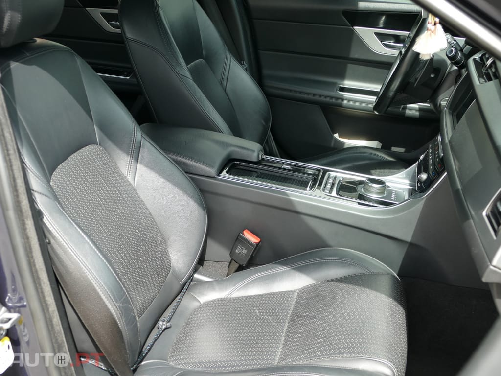 Jaguar XF 2.0 D Prestige Aut.