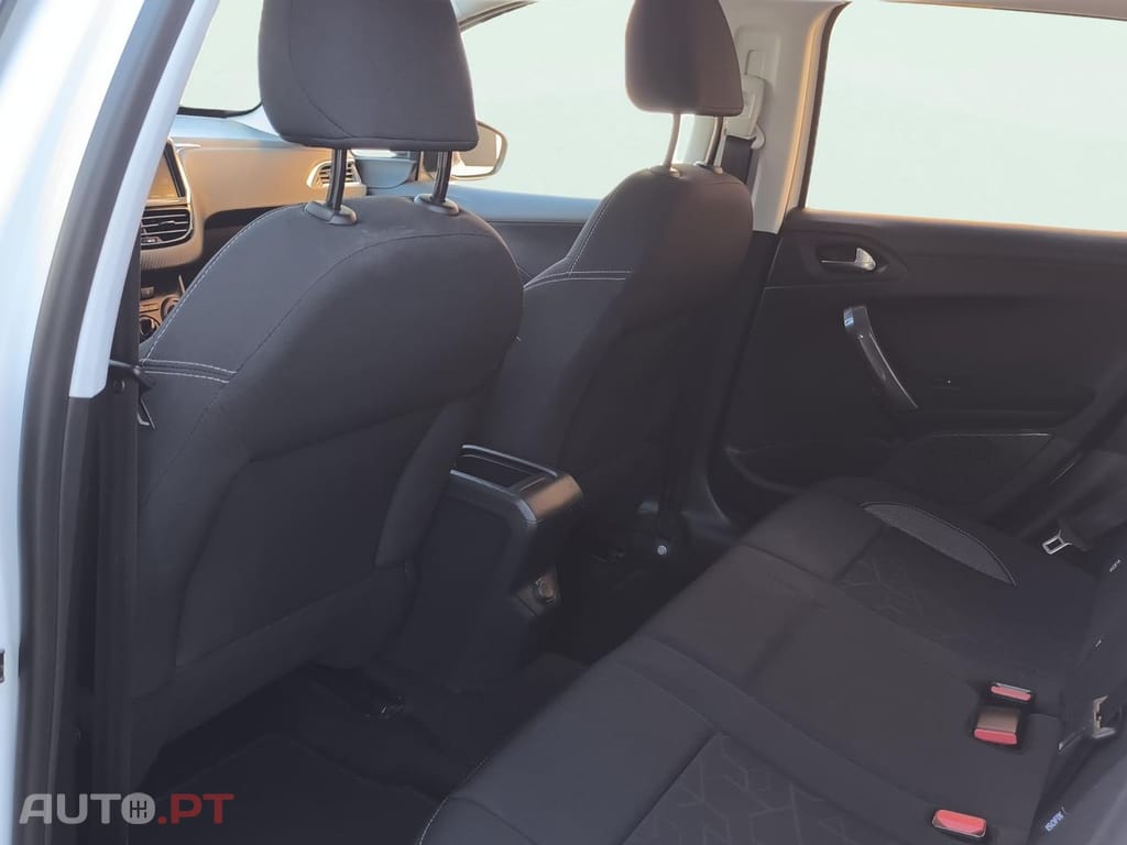 Peugeot 2008 1.2 PureTech Style