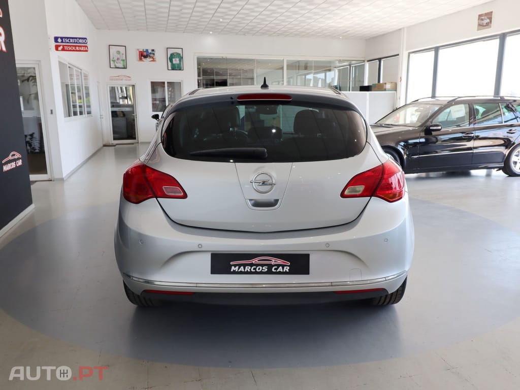 Opel Astra 1.6 CDTi Cosmo S/S J18