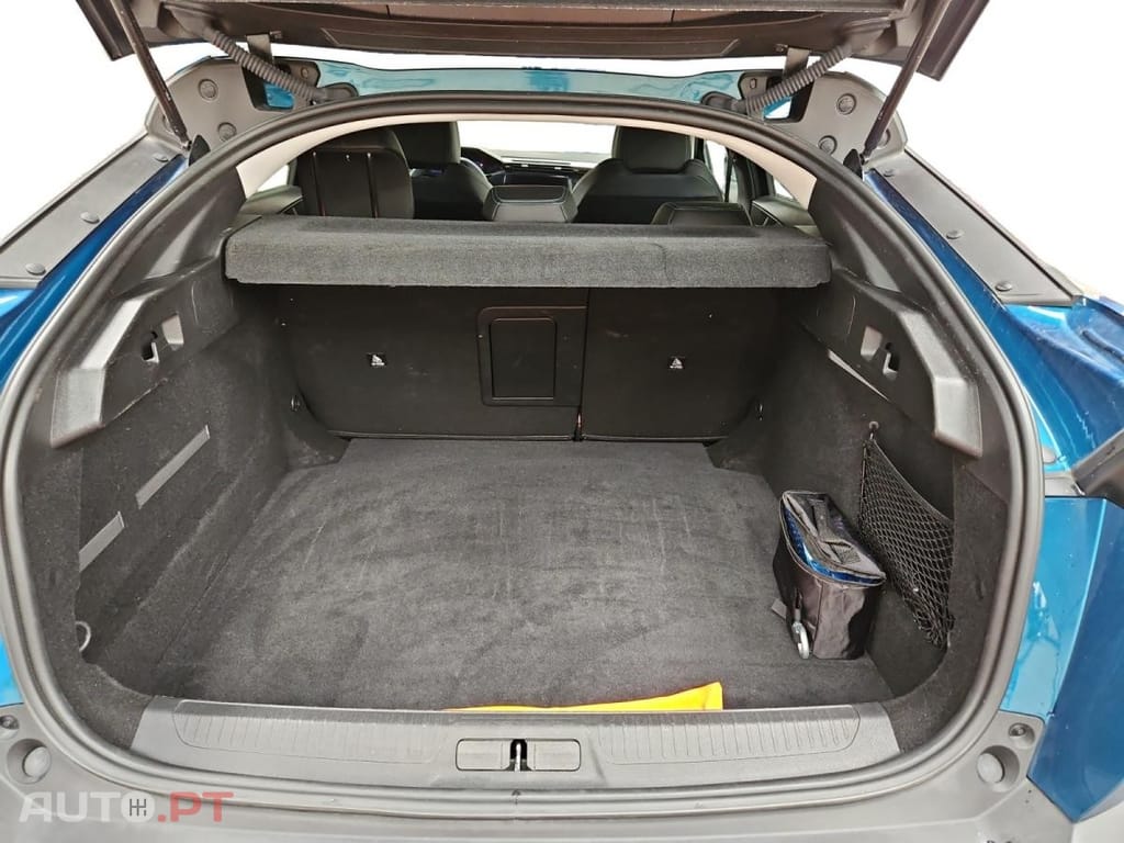 Peugeot 408 1.2 Hybrid Allure e-DCS6