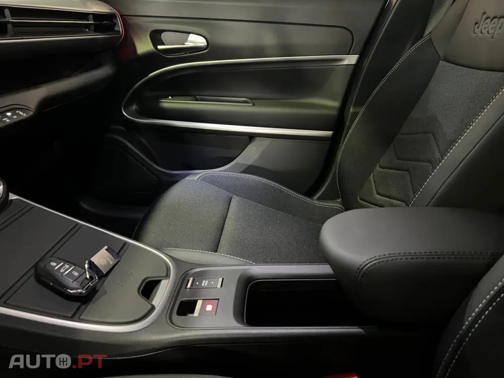 Jeep Avenger 1.2 e-Hybrid Summit DCT