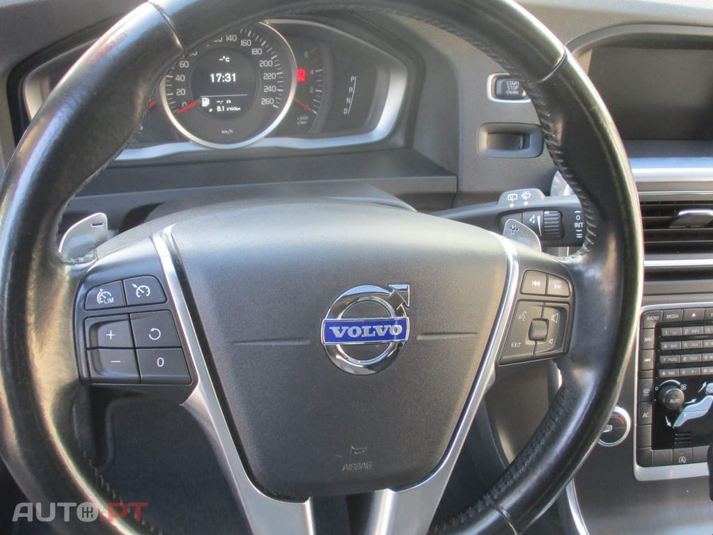 Volvo V60 2.0 D4 Momentum Plus Geartronic 180 cv
