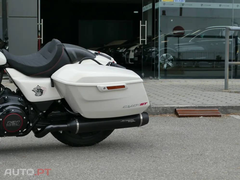 Harley Davidson FL CVO ROAD GLIDE ST