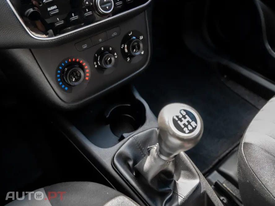 Fiat Punto 1.3 M-Jet Easy S&S — fotografia 15