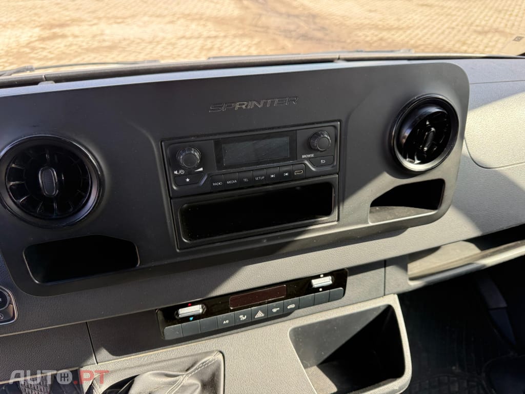 Mercedes-Benz Sprinter Outro