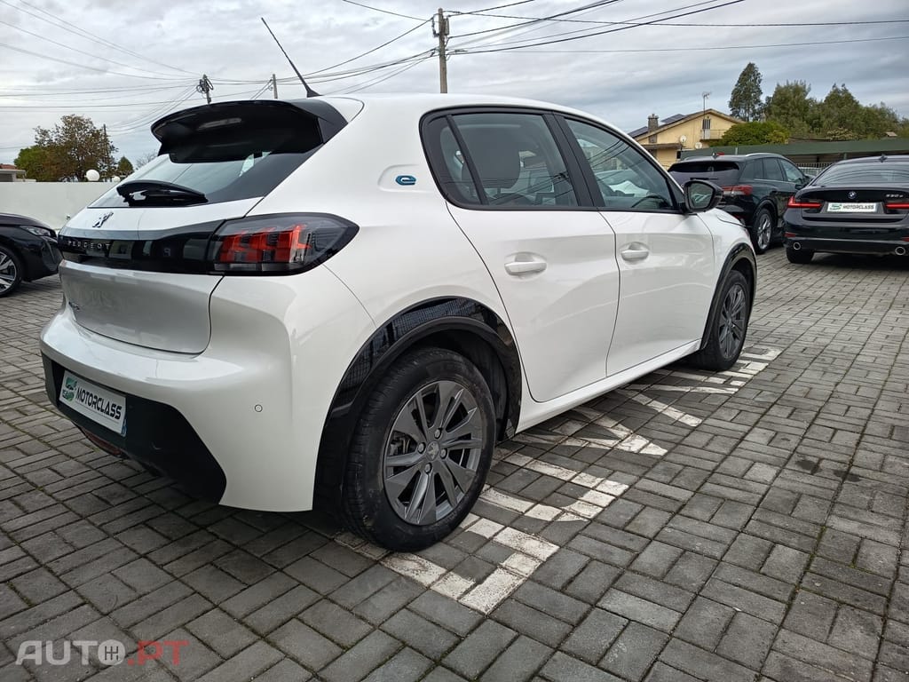 Peugeot E-208 50 kWh Style