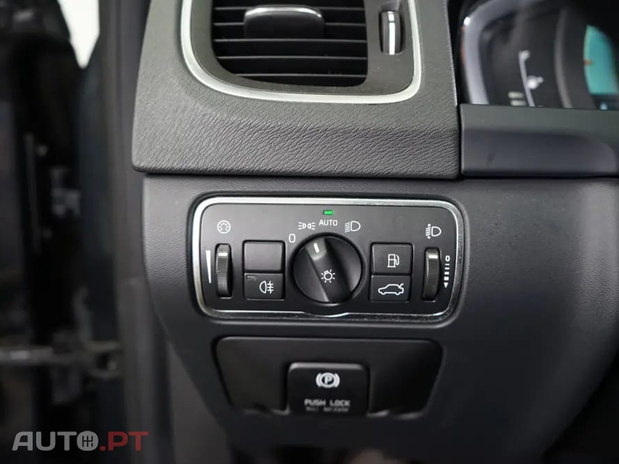 Volvo V60 2.4 D6 Momentum AWD Phev